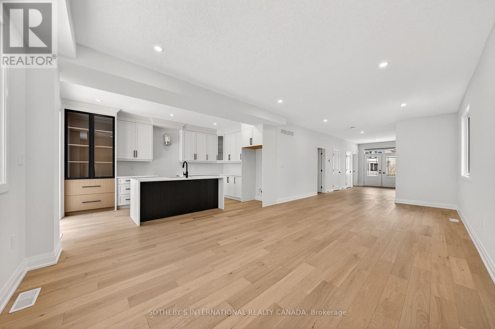 42 RICH AVENUE Image 11