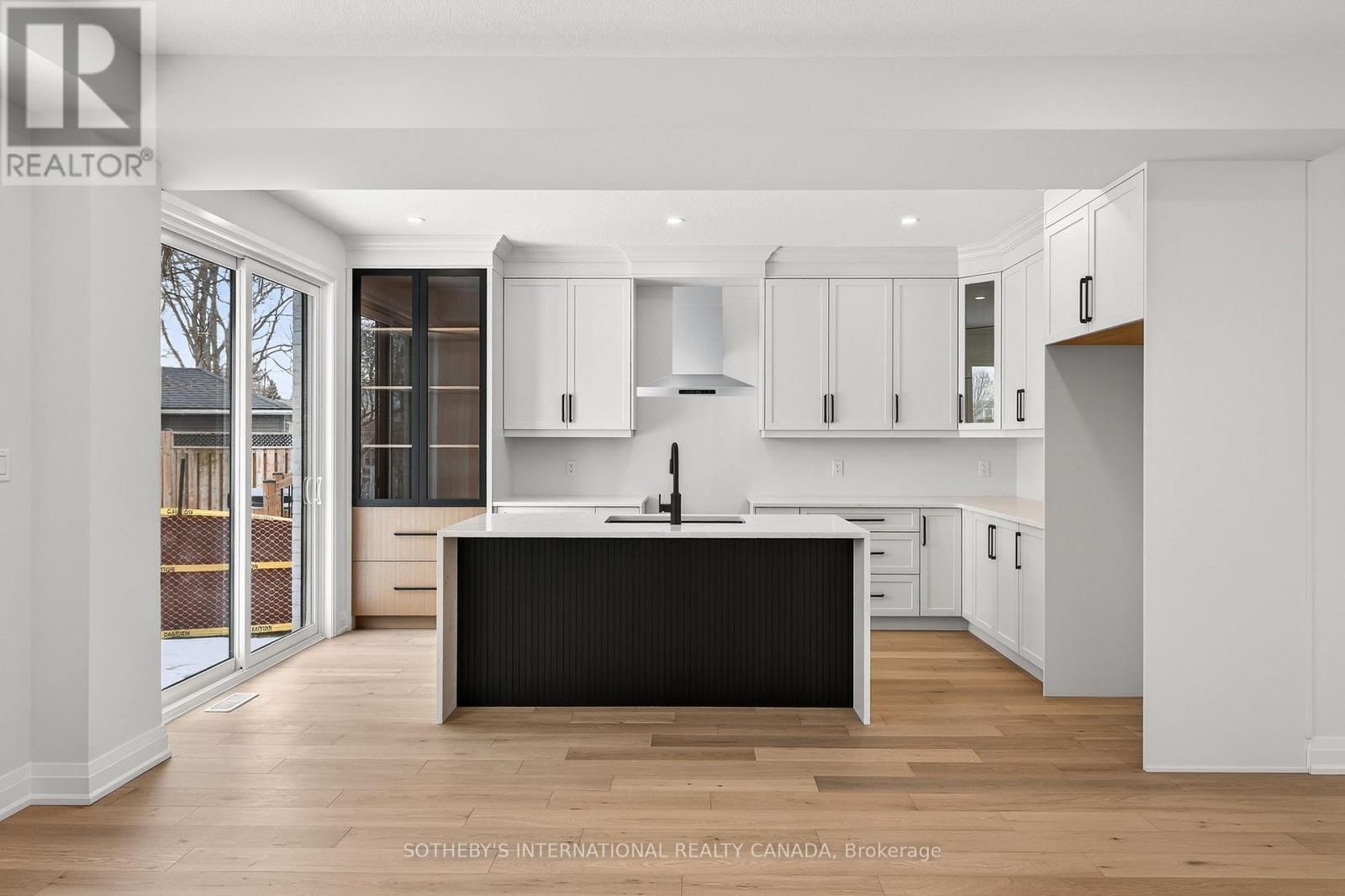 42 RICH AVENUE Image 12