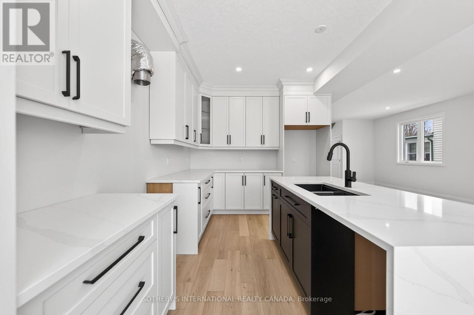 42 RICH AVENUE Image 18