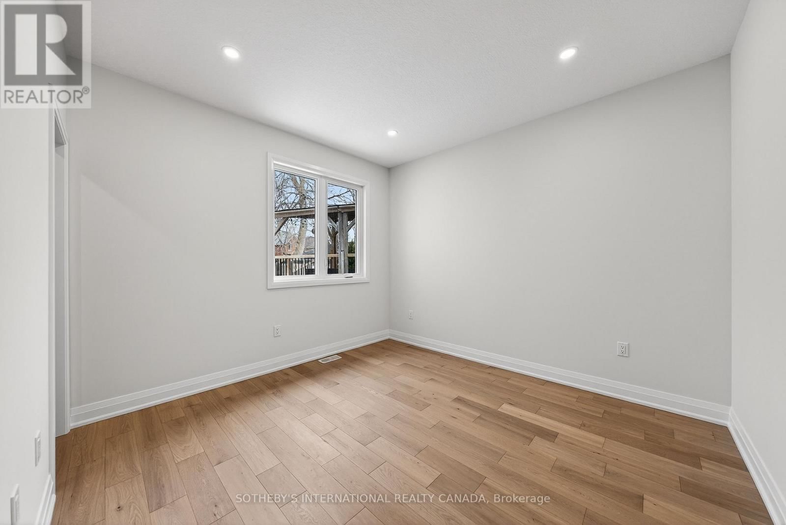 42 RICH AVENUE Image 19