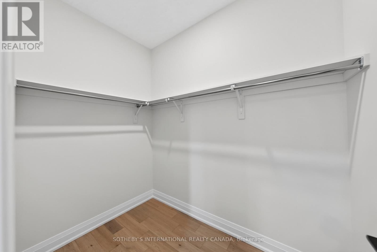 42 RICH AVENUE Image 21