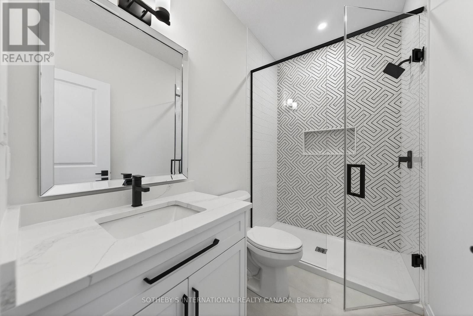 42 RICH AVENUE Image 22