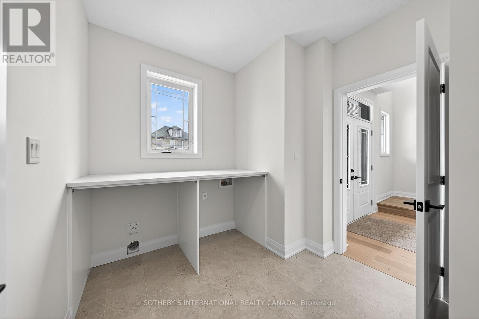 42 RICH AVENUE Image 23