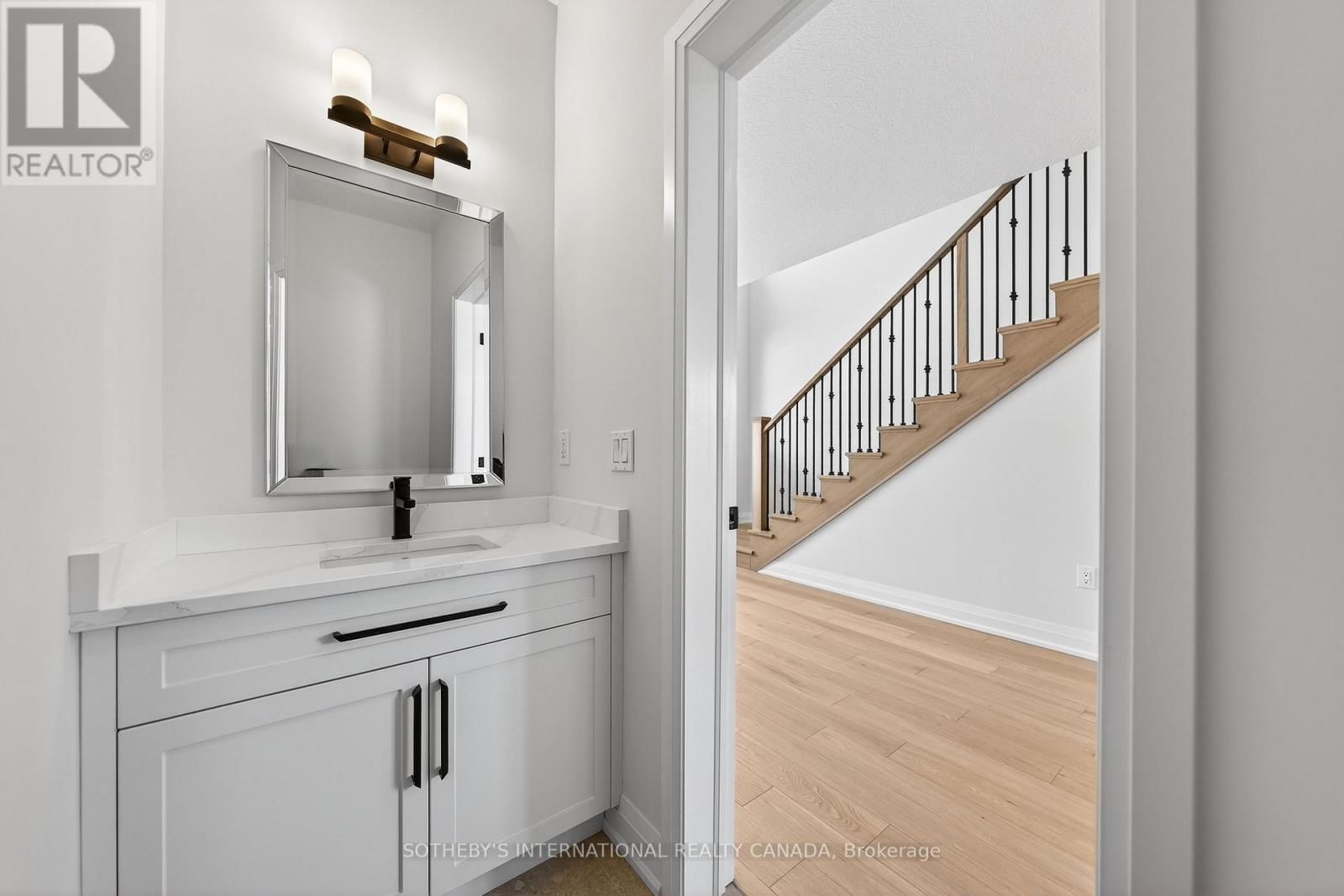 42 RICH AVENUE Image 24