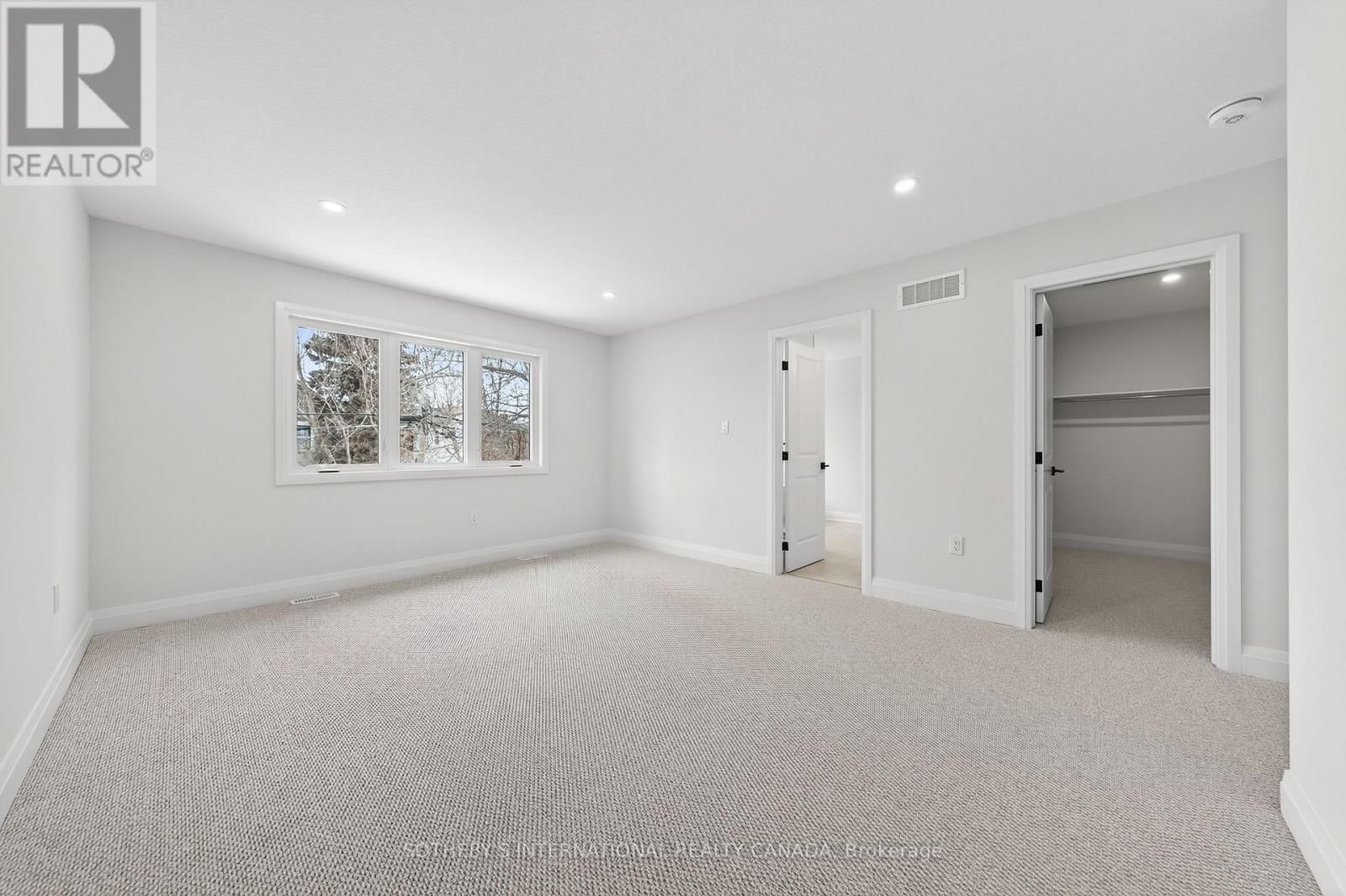 42 RICH AVENUE Image 30