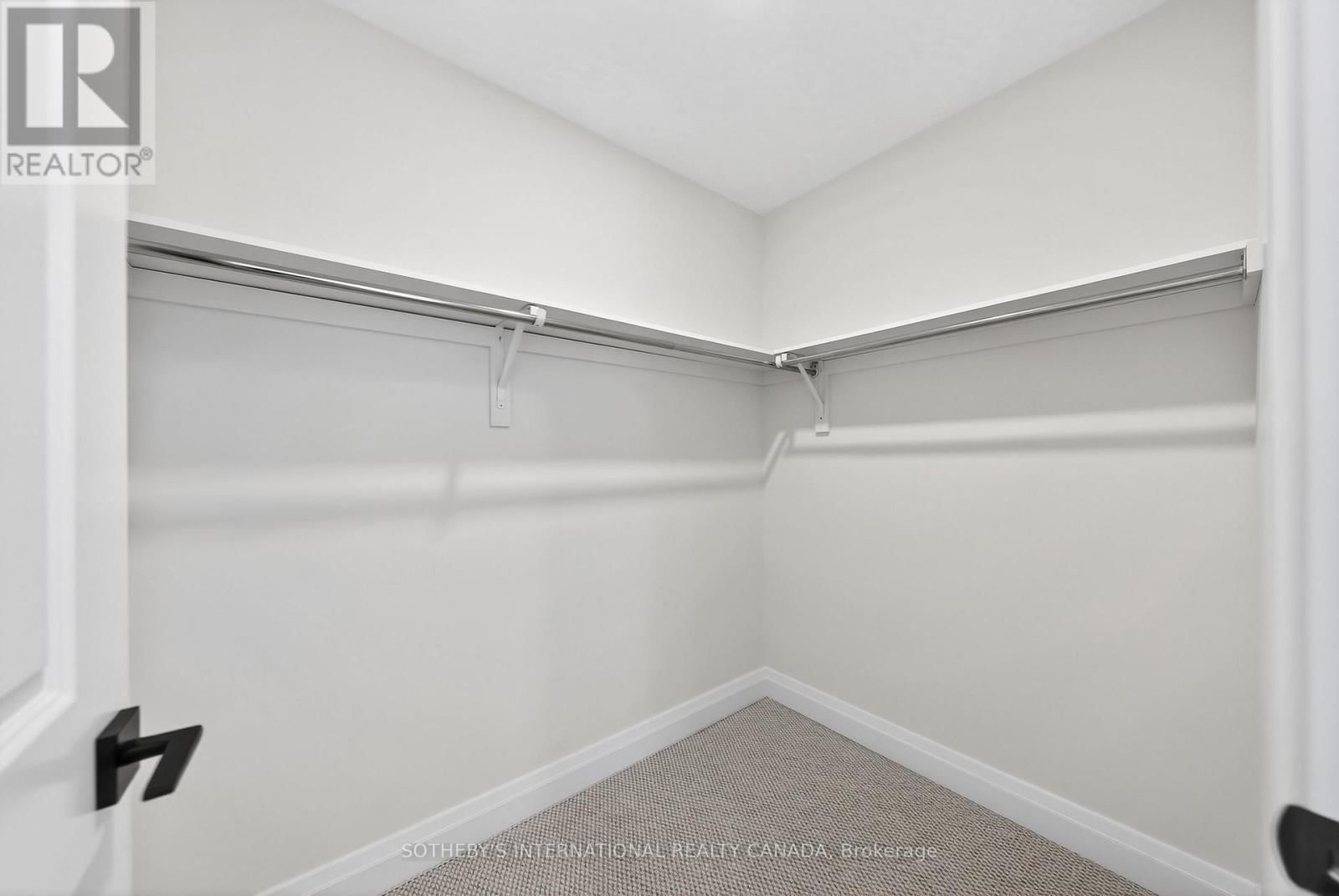 42 RICH AVENUE Image 34