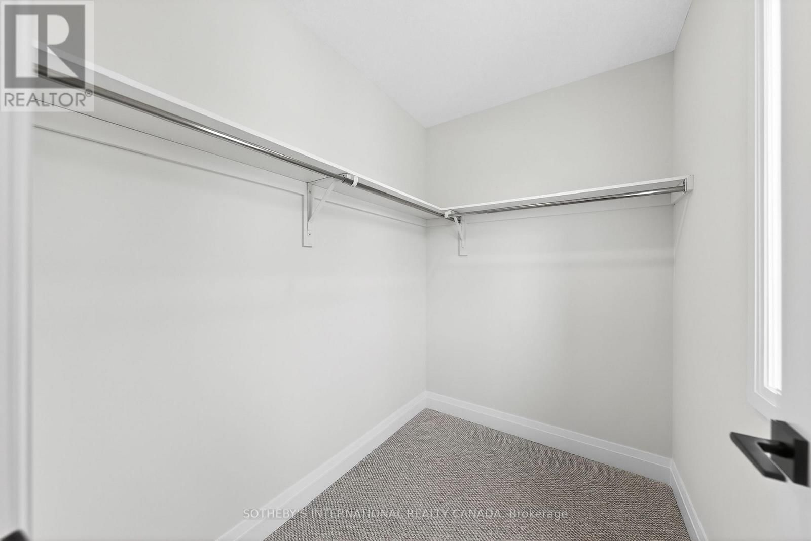 42 RICH AVENUE Image 38