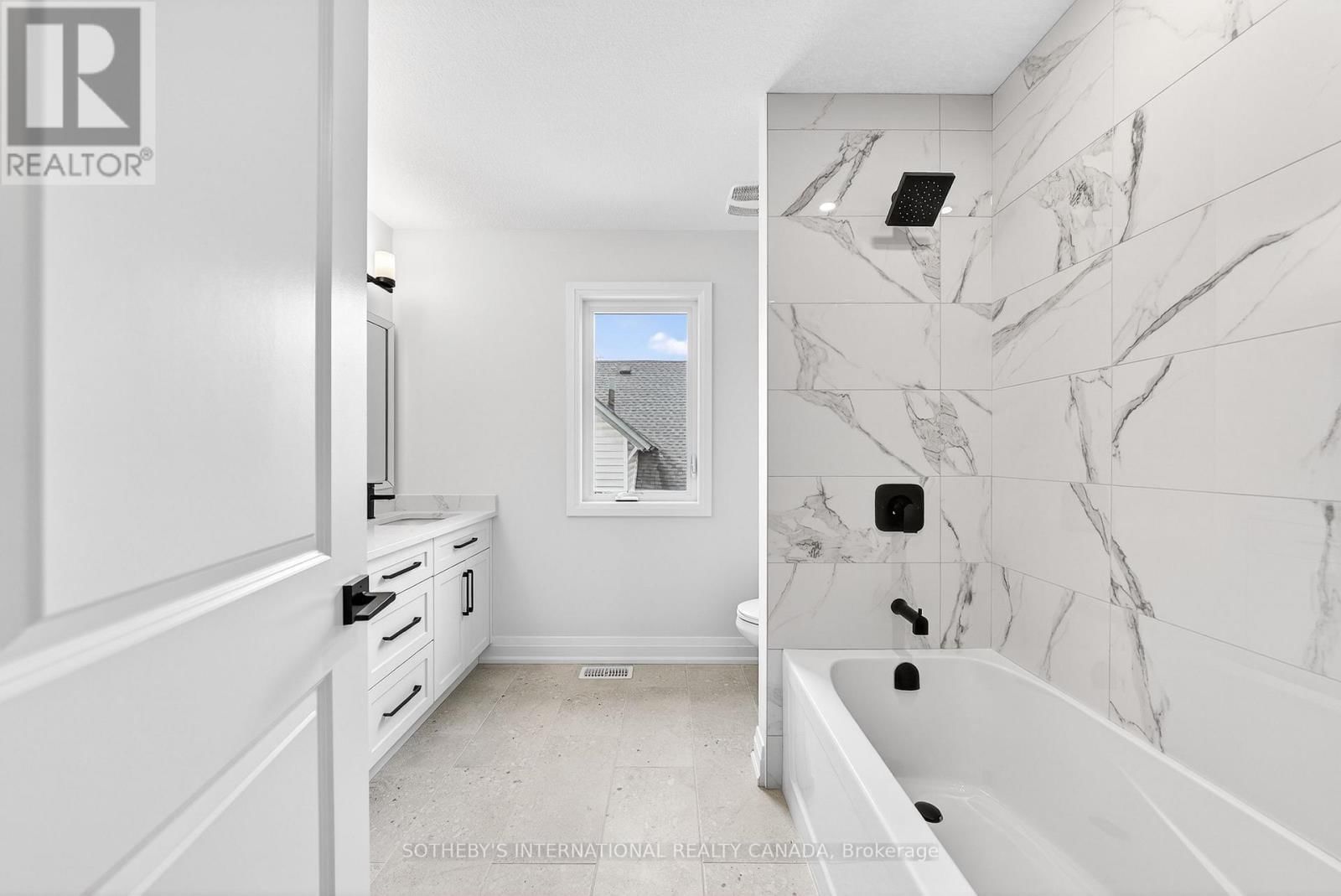 42 RICH AVENUE Image 39