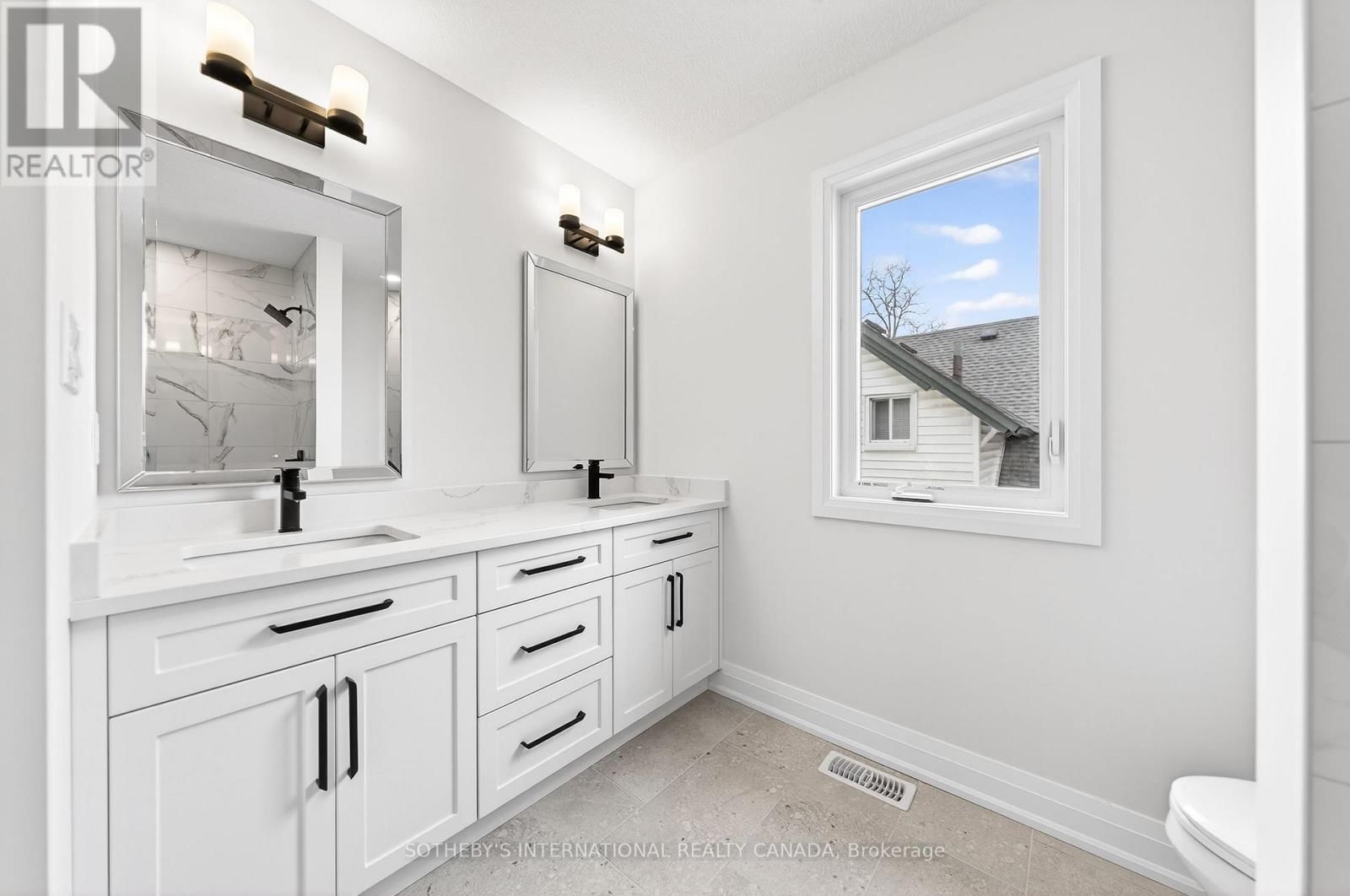 42 RICH AVENUE Image 40