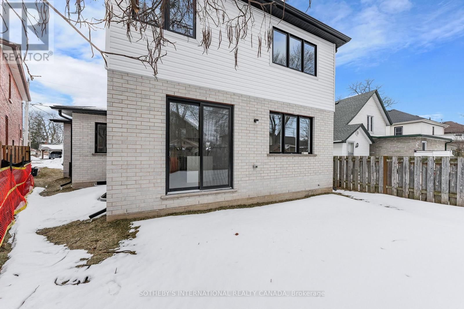 42 RICH AVENUE Image 43