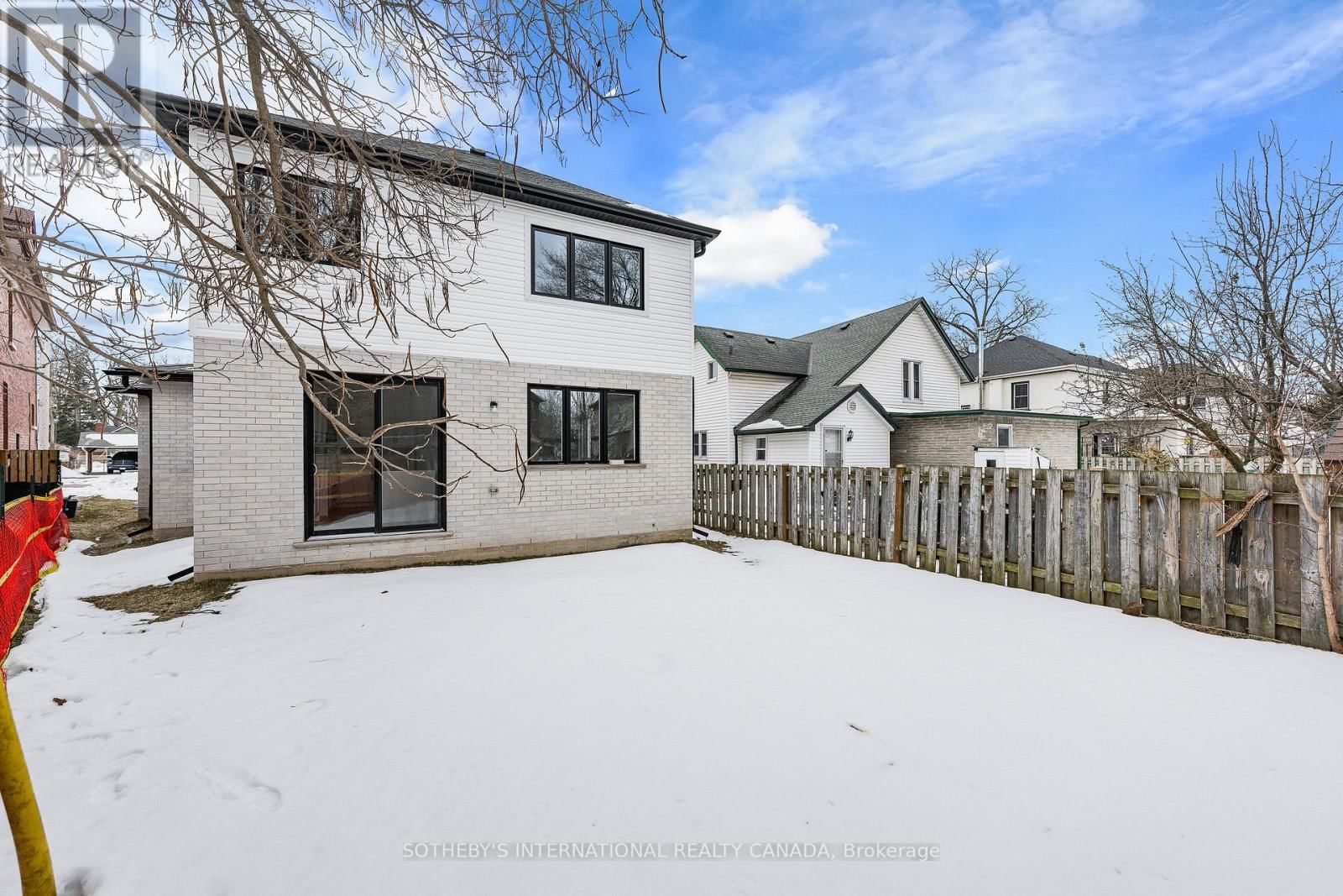 42 RICH AVENUE Image 44
