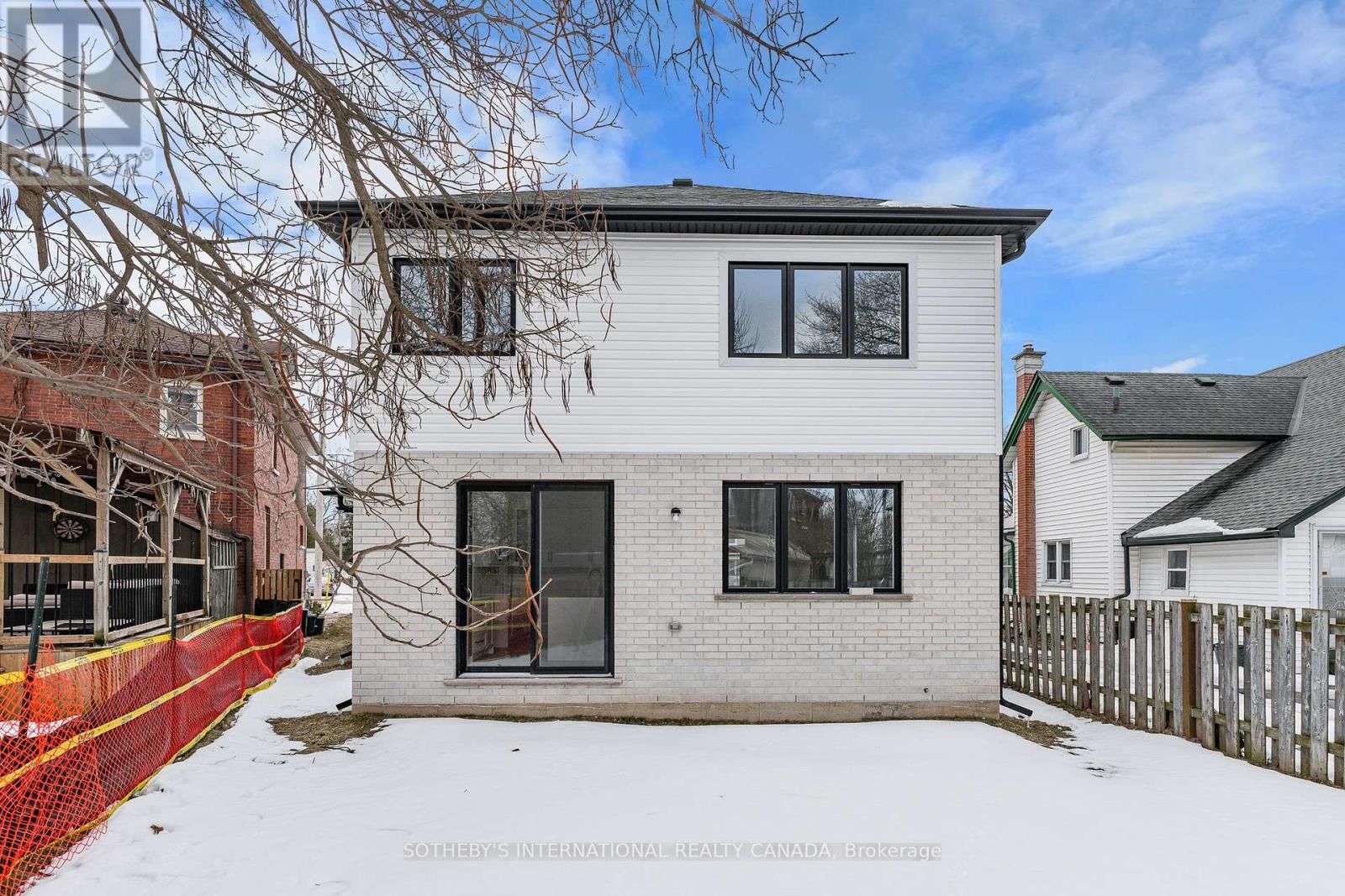 42 RICH AVENUE Image 45