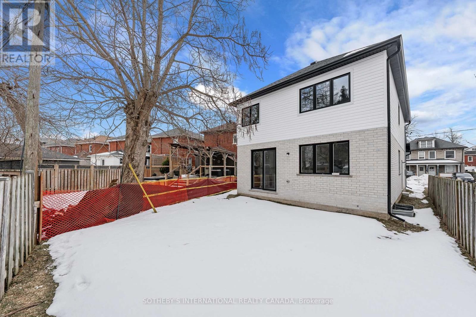 42 RICH AVENUE Image 46