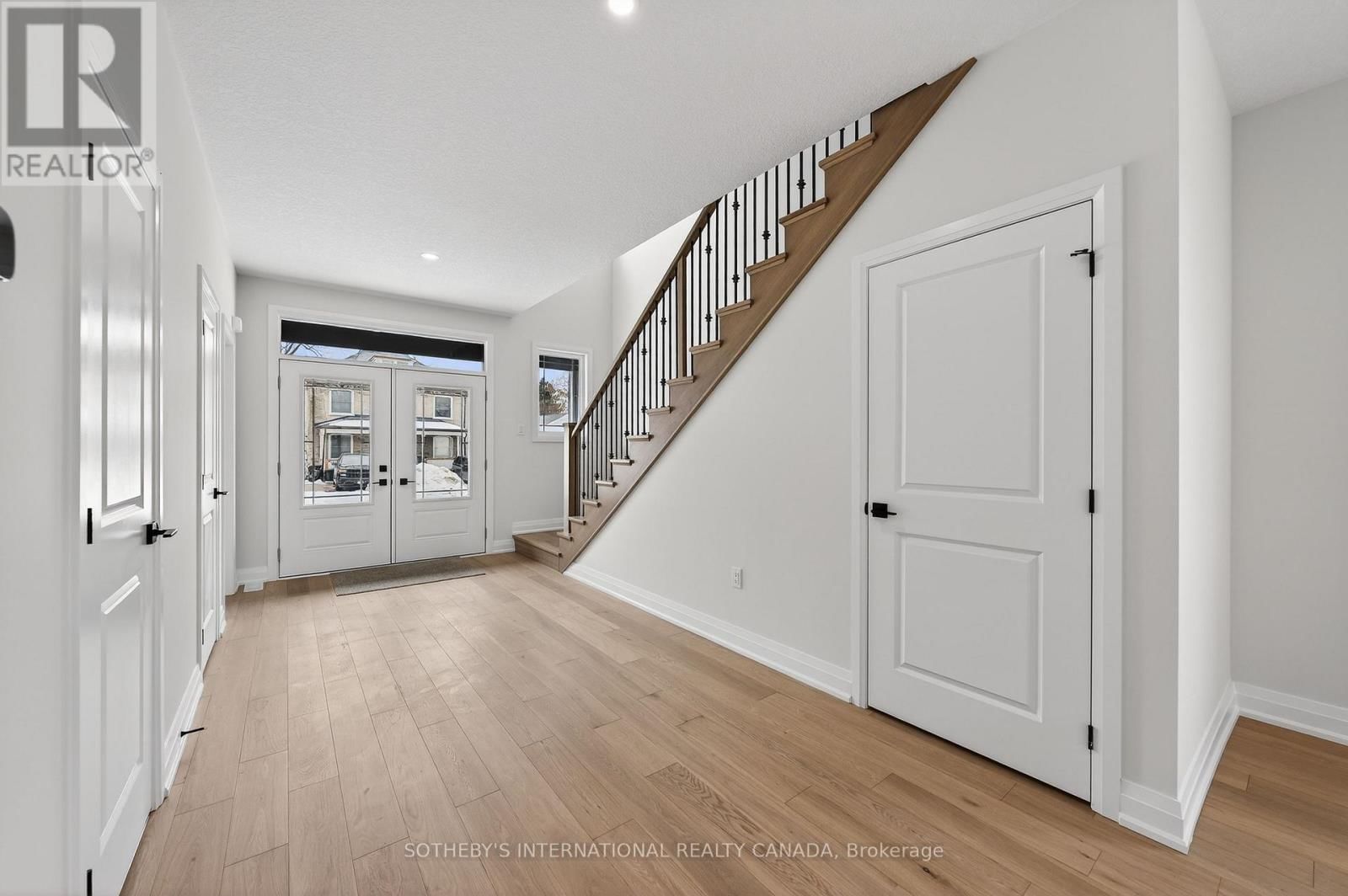 42 RICH AVENUE Image 5