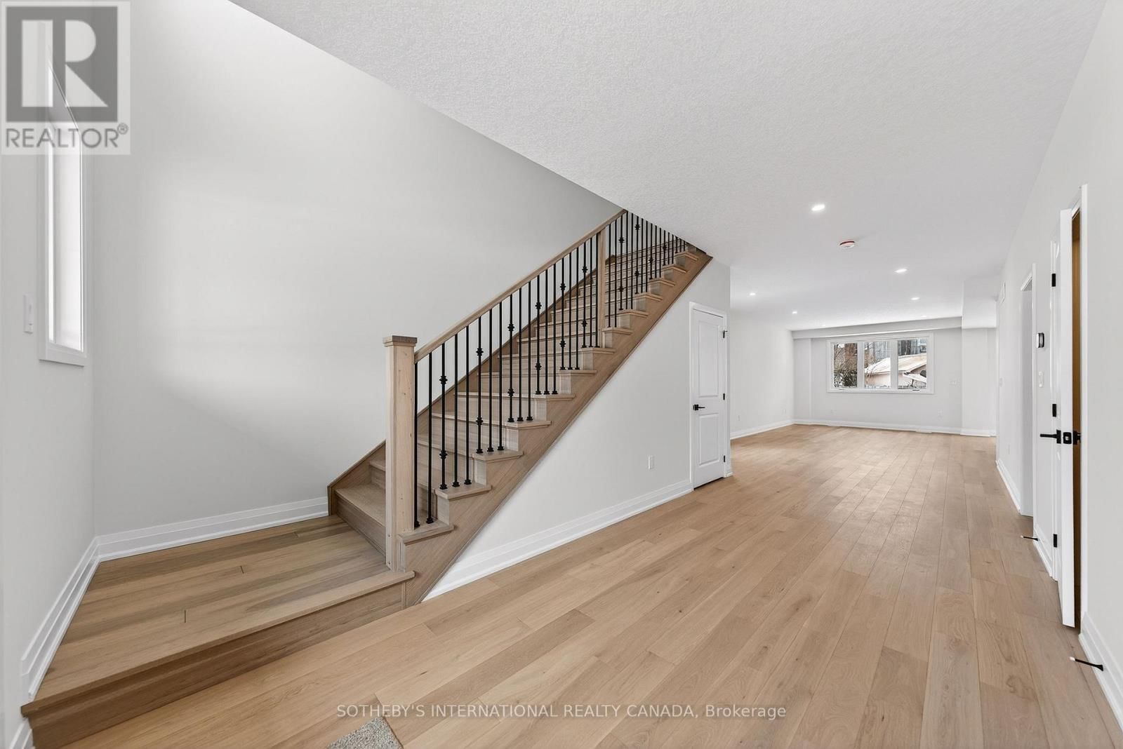 42 RICH AVENUE Image 7