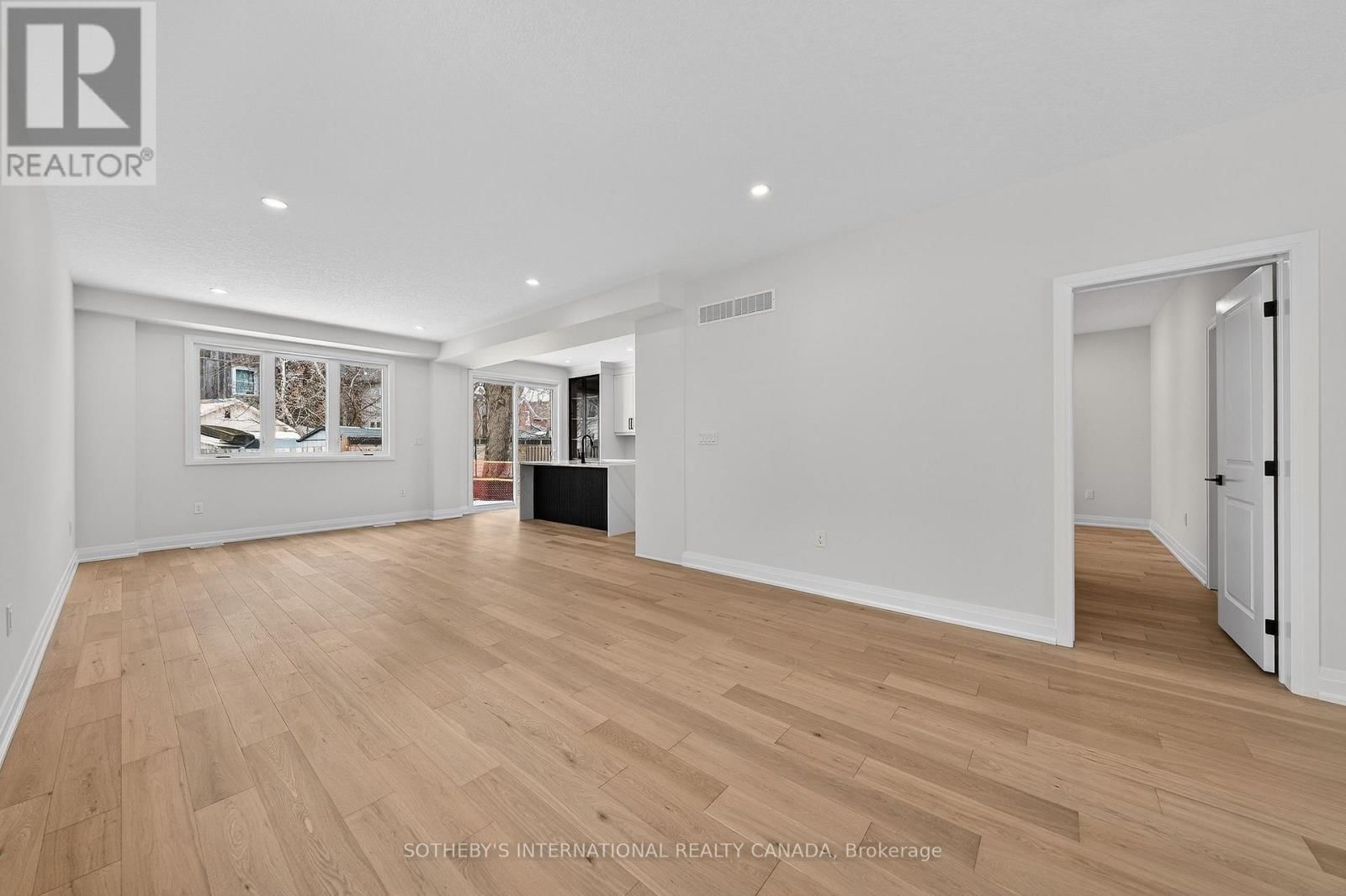 42 RICH AVENUE Image 9