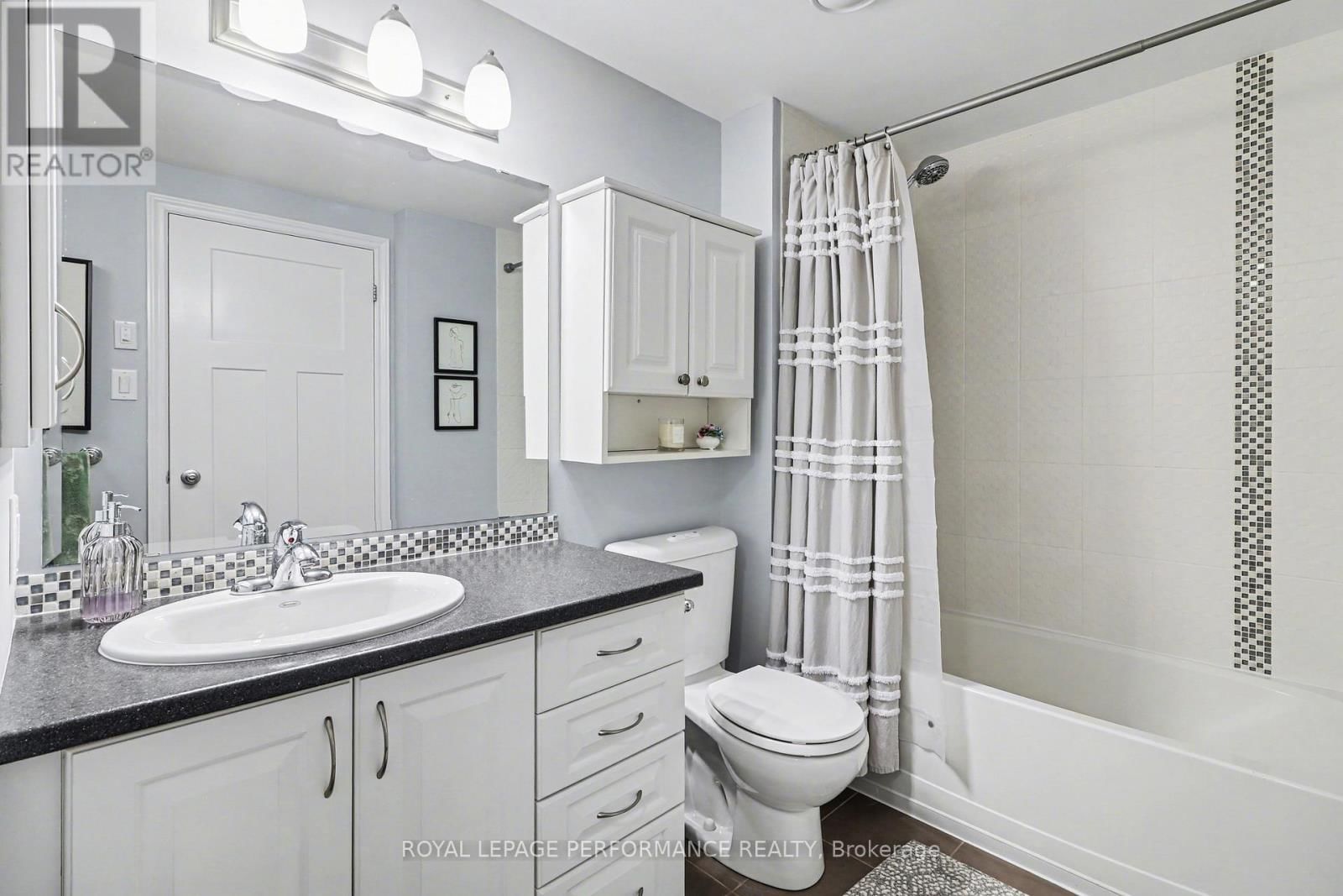 403 - 120 MONTBLANC PRIVATE Image 19