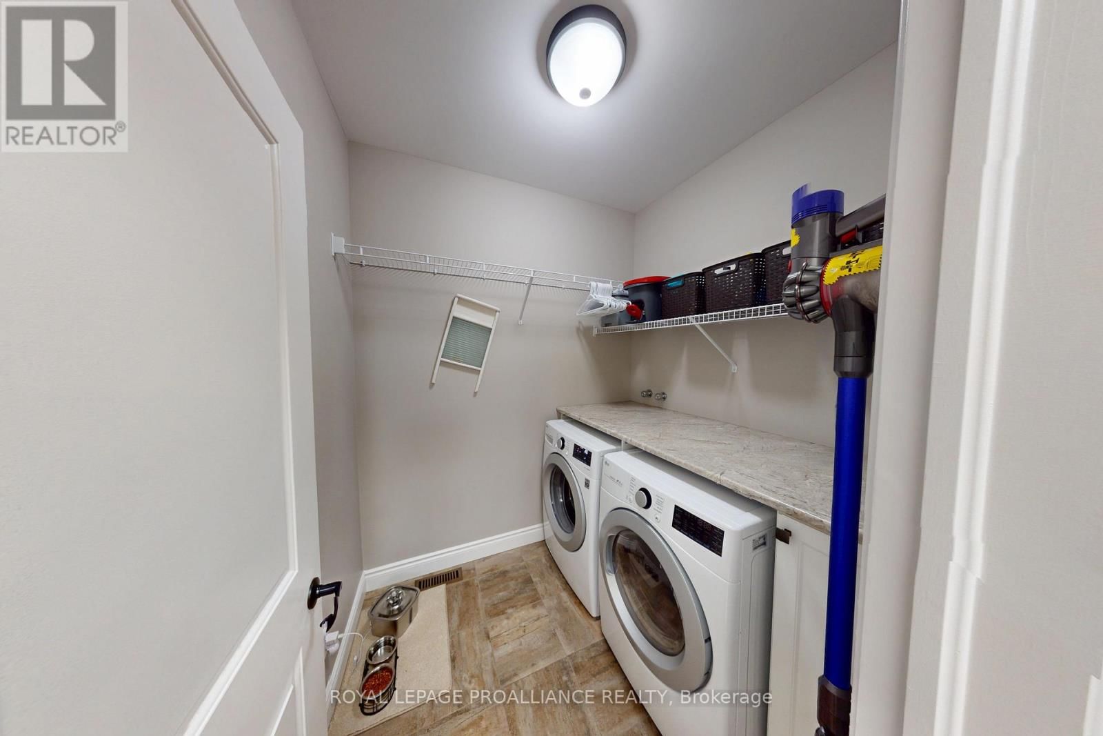 37 FARMINGTON CRESCENT Image 10