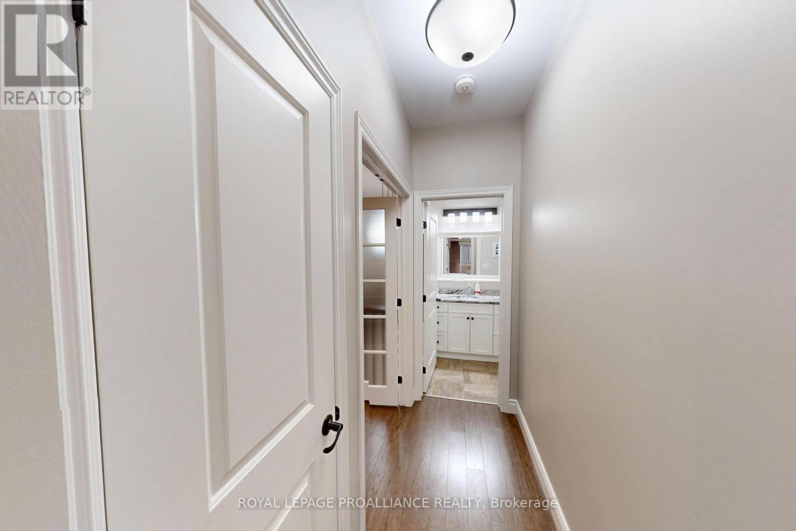 37 FARMINGTON CRESCENT Image 13