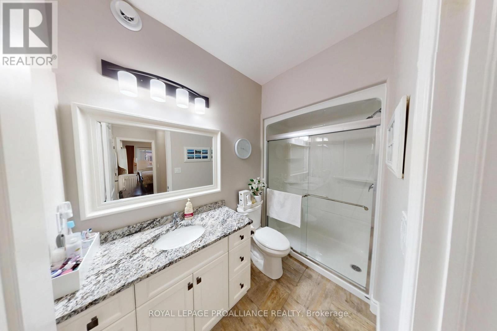 37 FARMINGTON CRESCENT Image 14