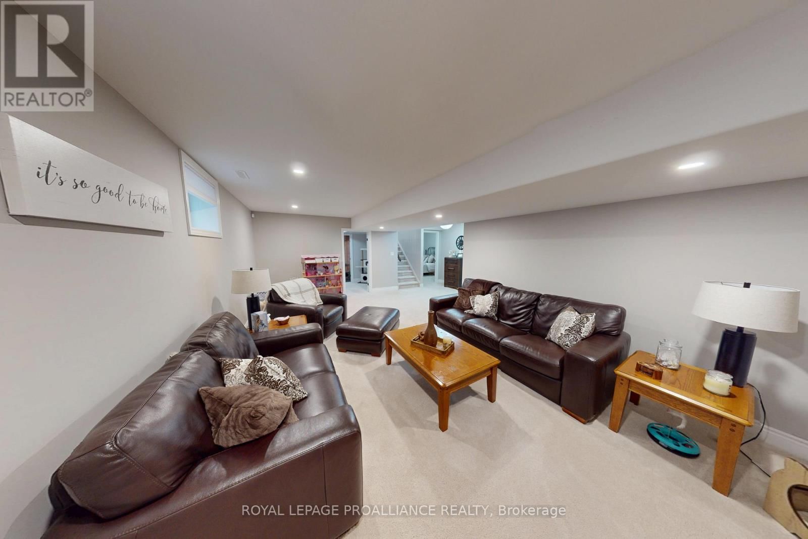 37 FARMINGTON CRESCENT Image 16