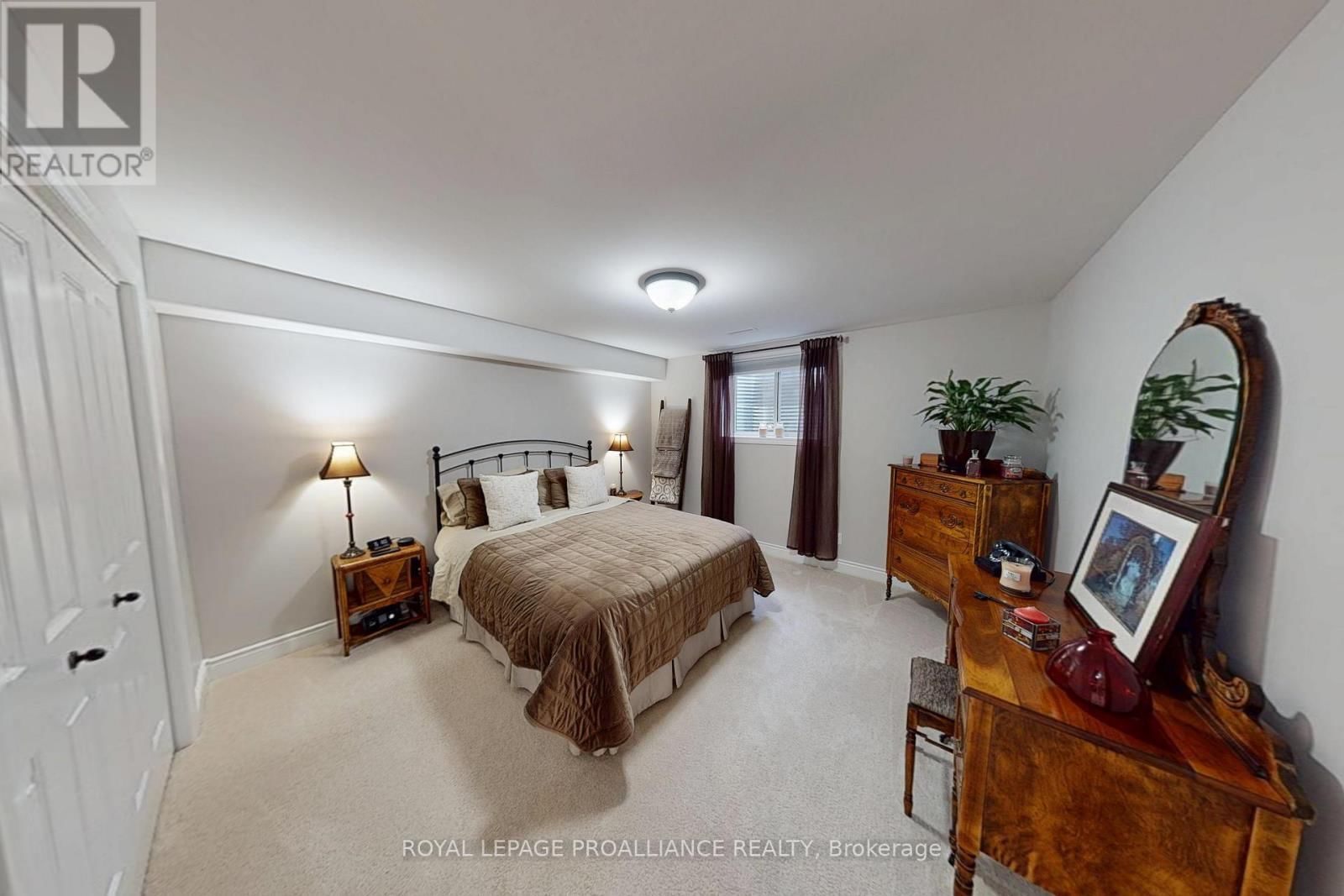 37 FARMINGTON CRESCENT Image 18