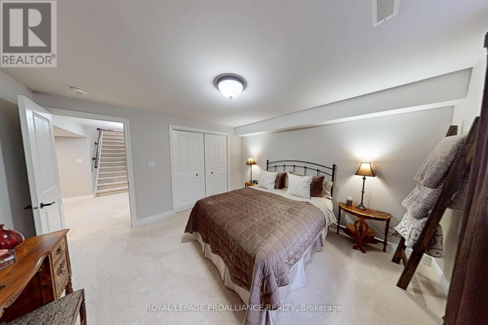 37 FARMINGTON CRESCENT Image 19