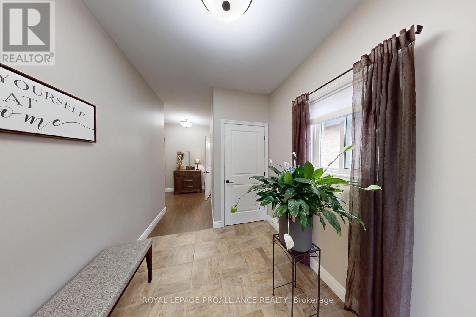 37 FARMINGTON CRESCENT Image 2