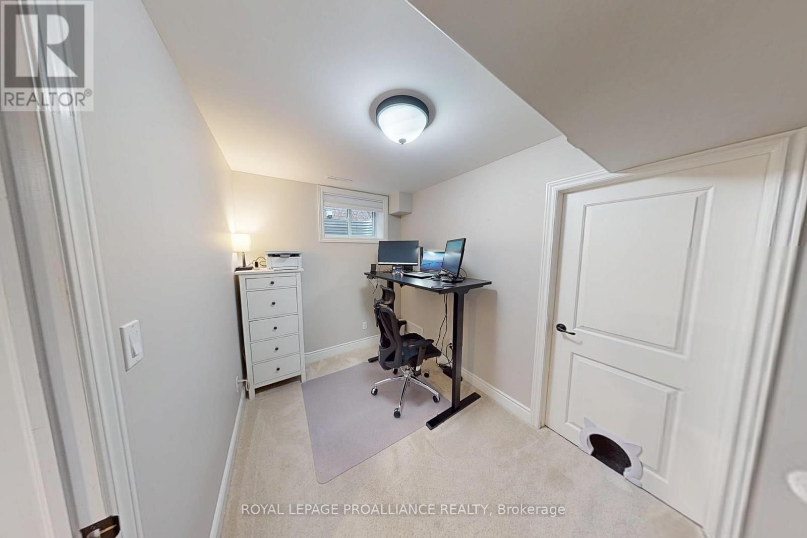 37 FARMINGTON CRESCENT Image 23