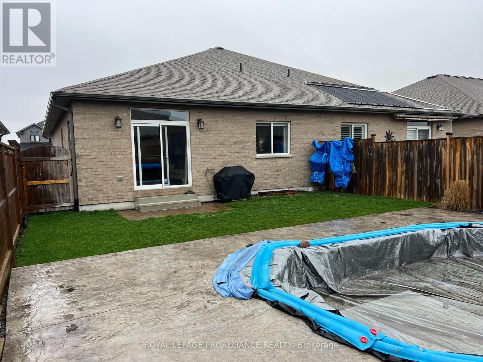 37 FARMINGTON CRESCENT Image 26