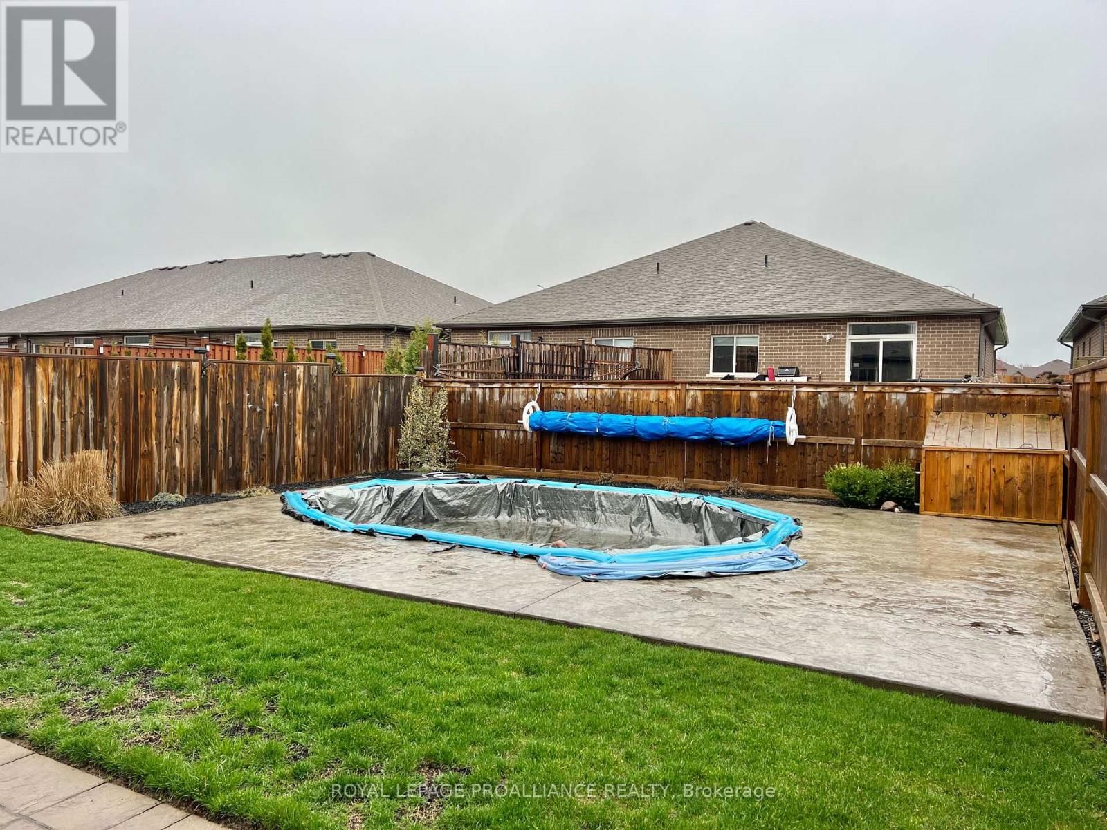 37 FARMINGTON CRESCENT Image 27