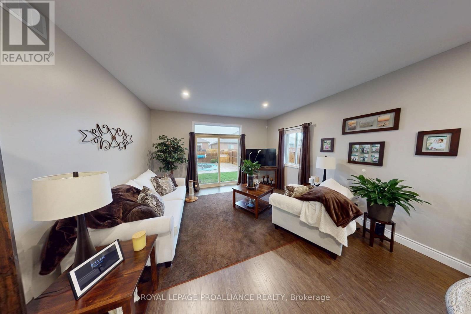 37 FARMINGTON CRESCENT Image 7