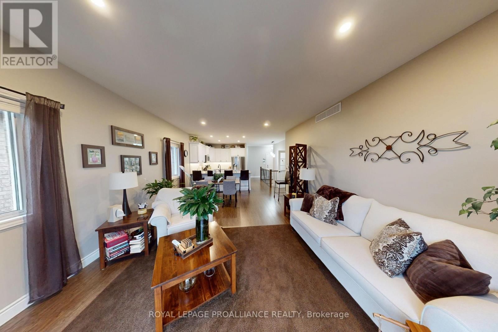 37 FARMINGTON CRESCENT Image 8