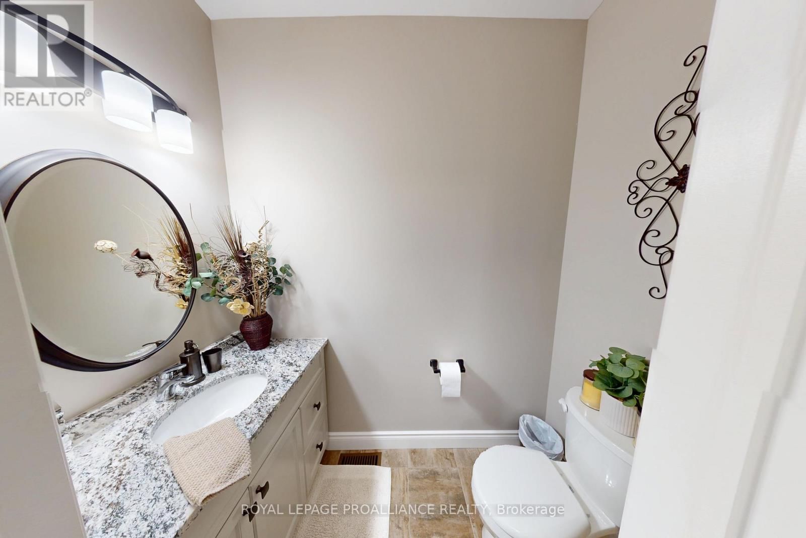 37 FARMINGTON CRESCENT Image 9