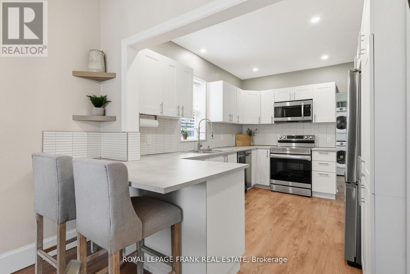 121 DURHAM STREET WEST Image 10