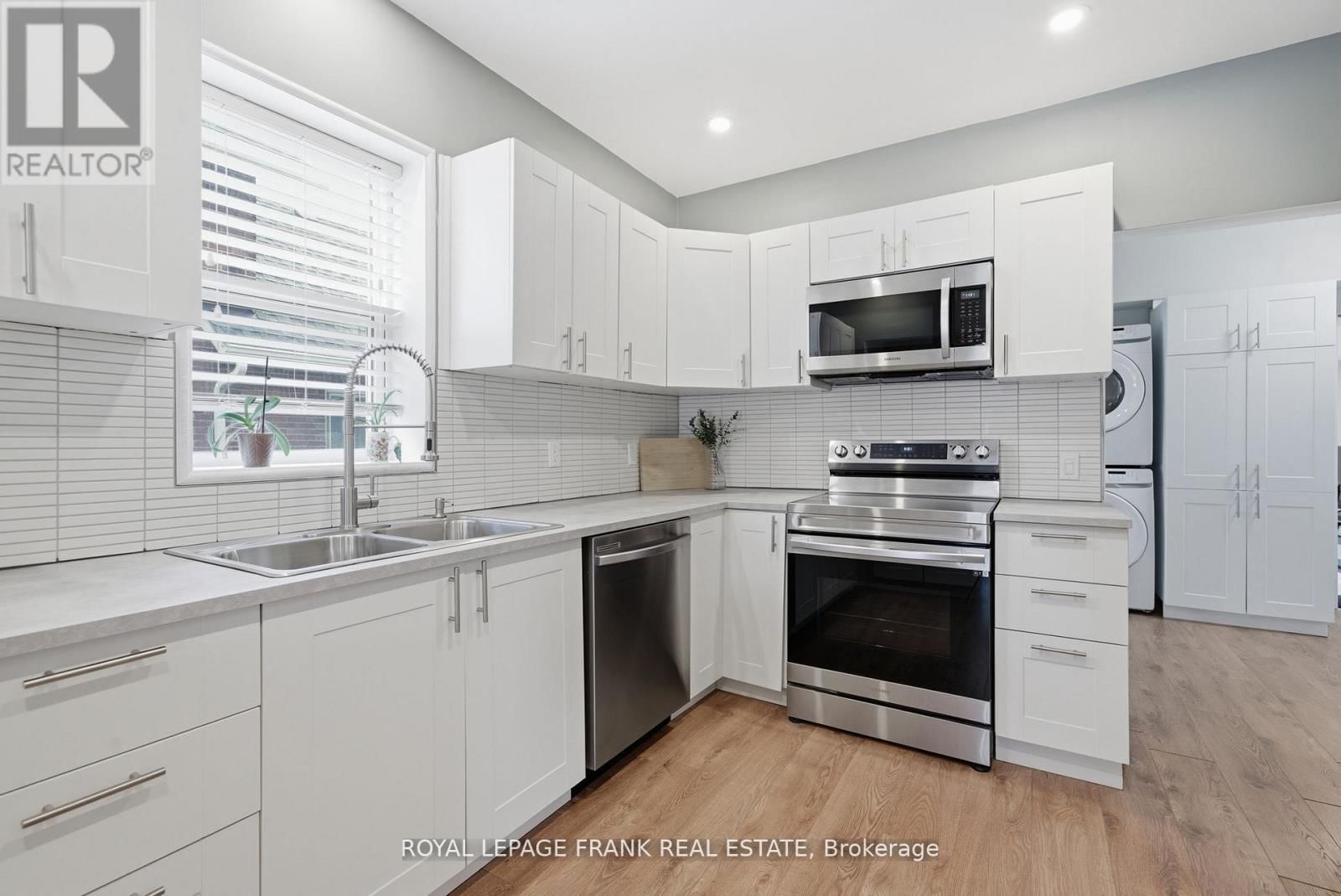 121 DURHAM STREET WEST Image 11