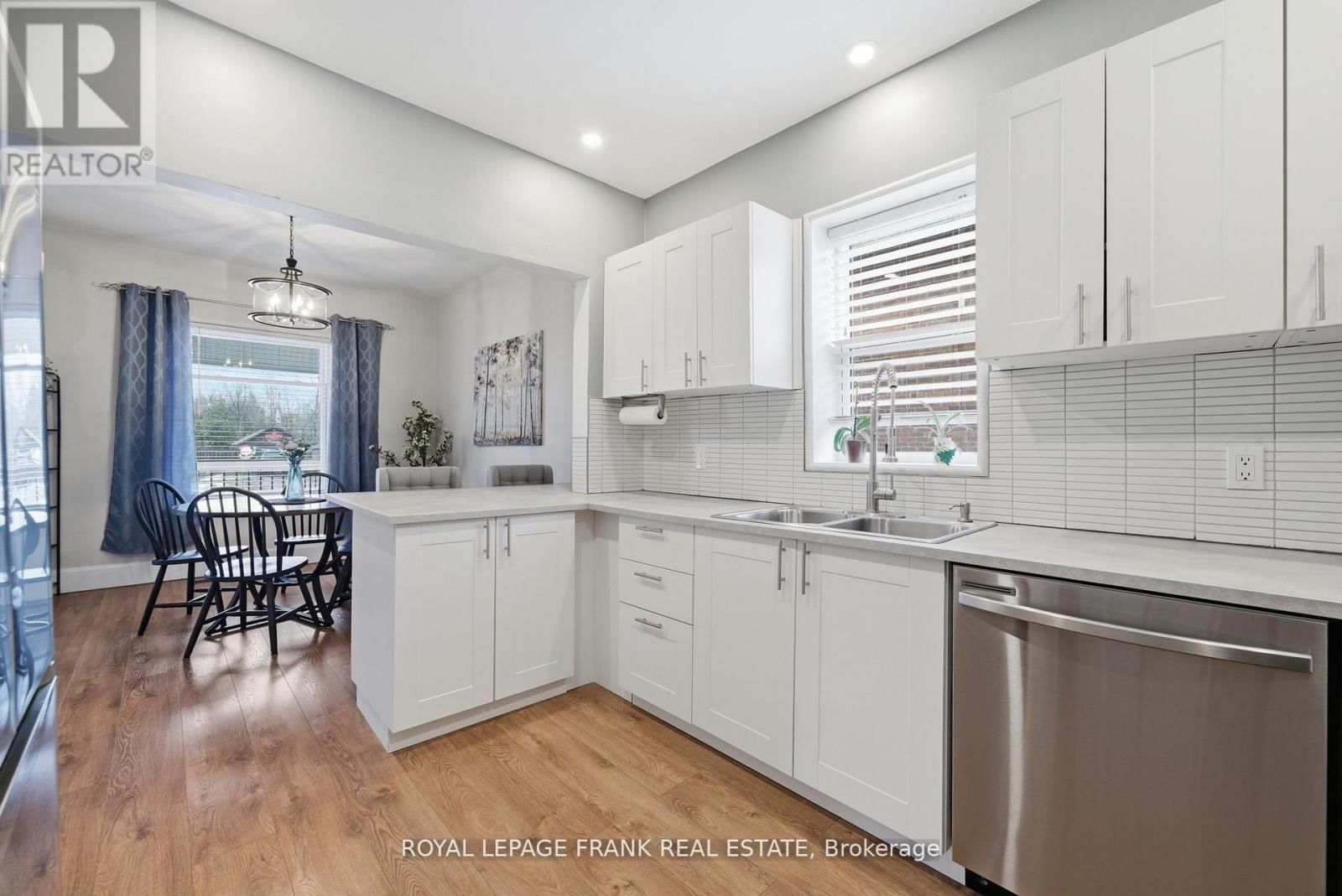 121 DURHAM STREET WEST Image 14