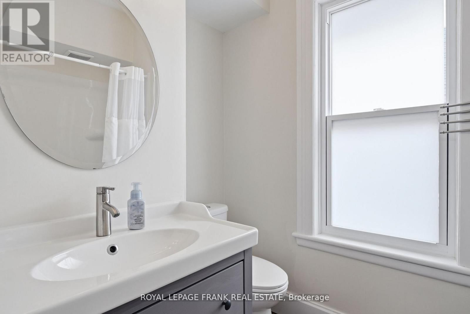 121 DURHAM STREET WEST Image 17