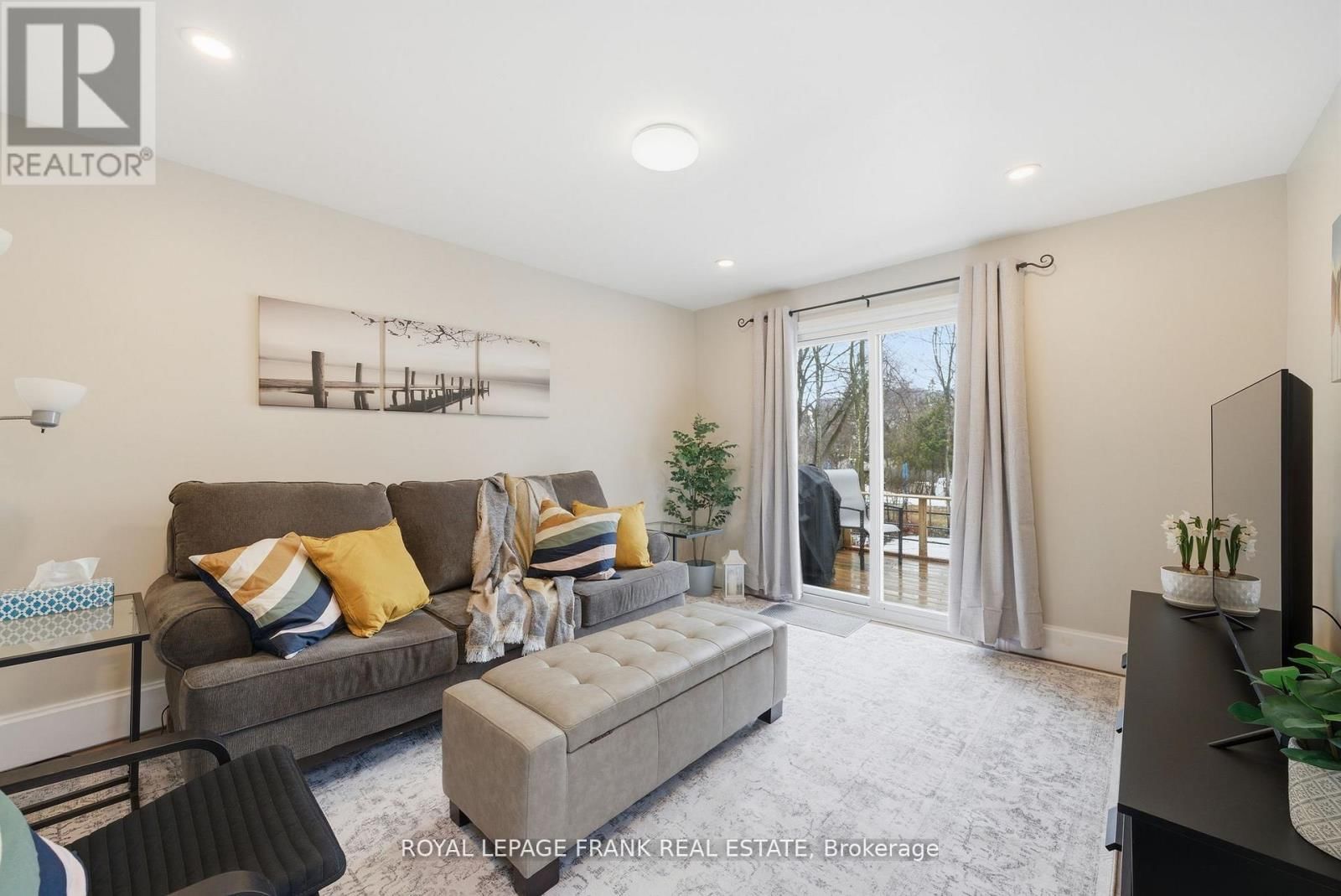 121 DURHAM STREET WEST Image 19