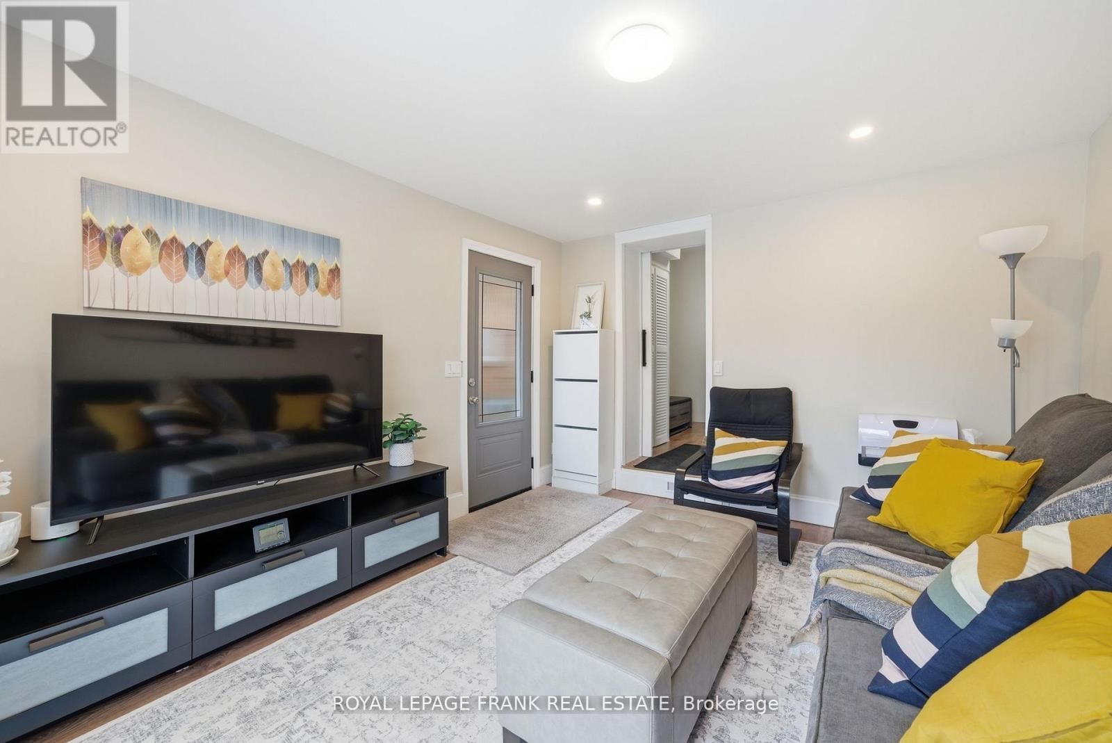 121 DURHAM STREET WEST Image 21