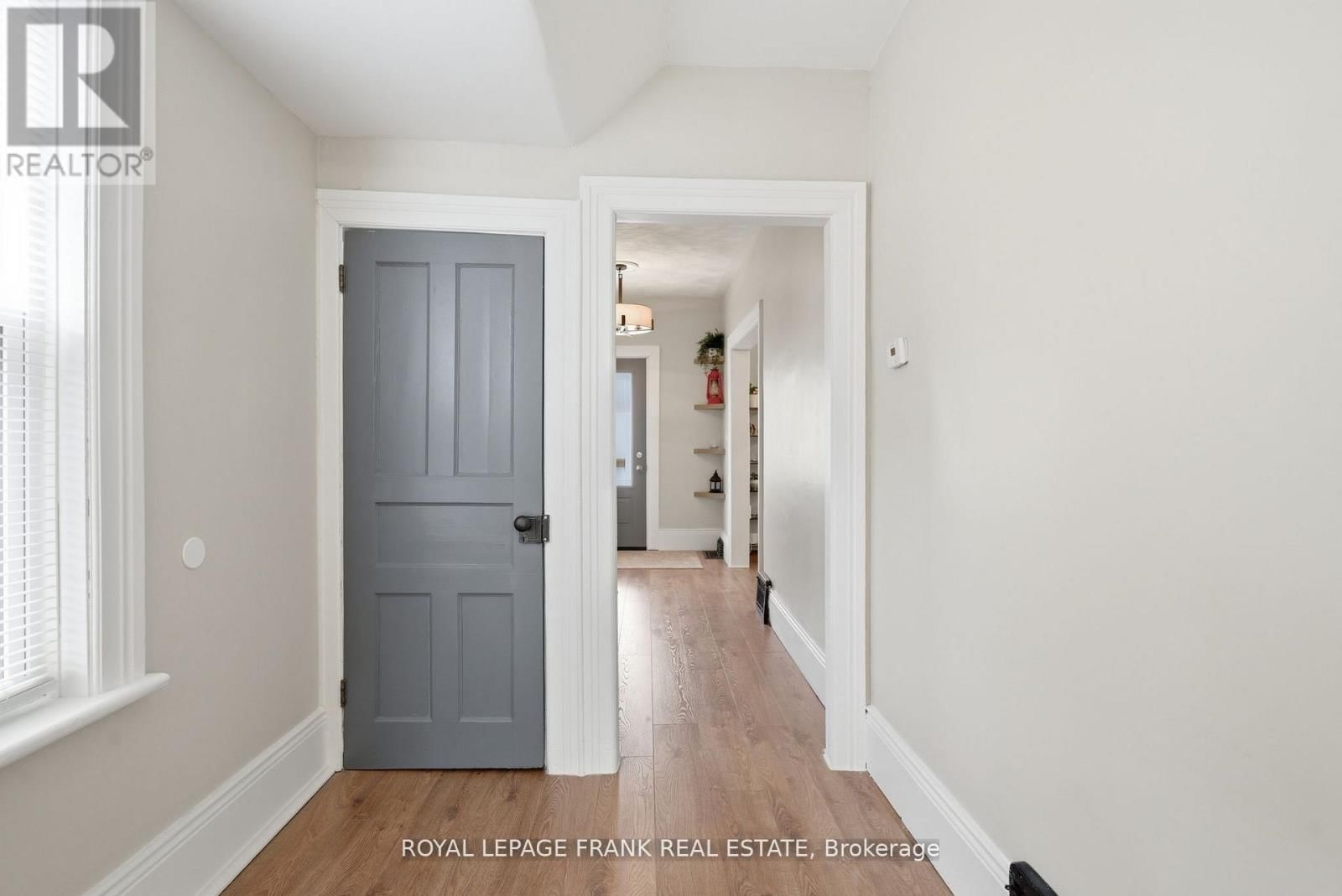 121 DURHAM STREET WEST Image 23