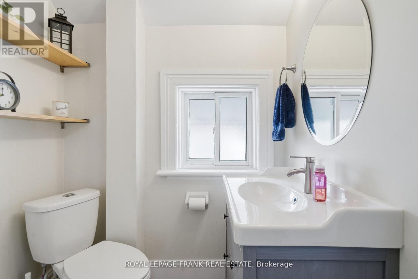 121 DURHAM STREET WEST Image 24