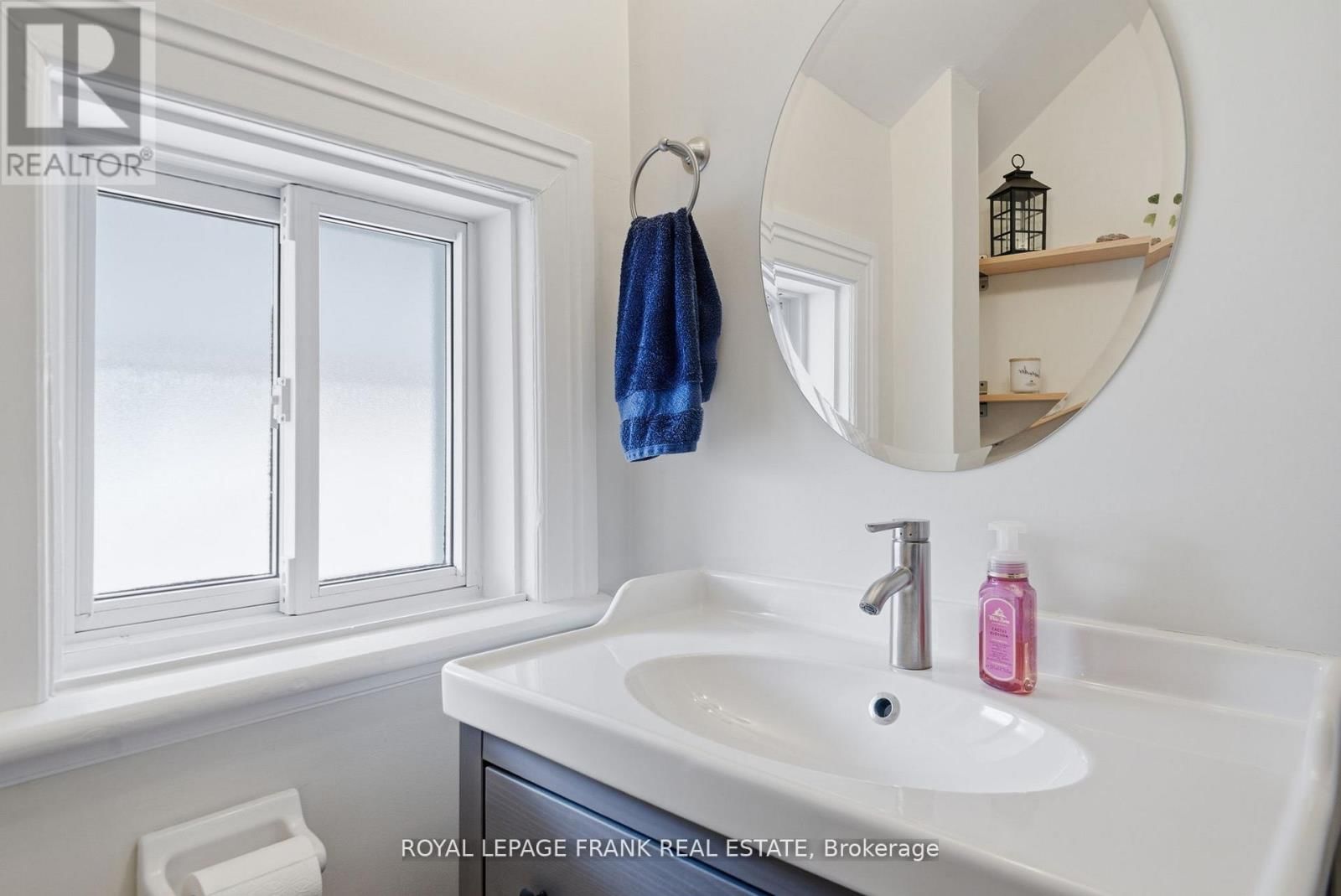 121 DURHAM STREET WEST Image 25