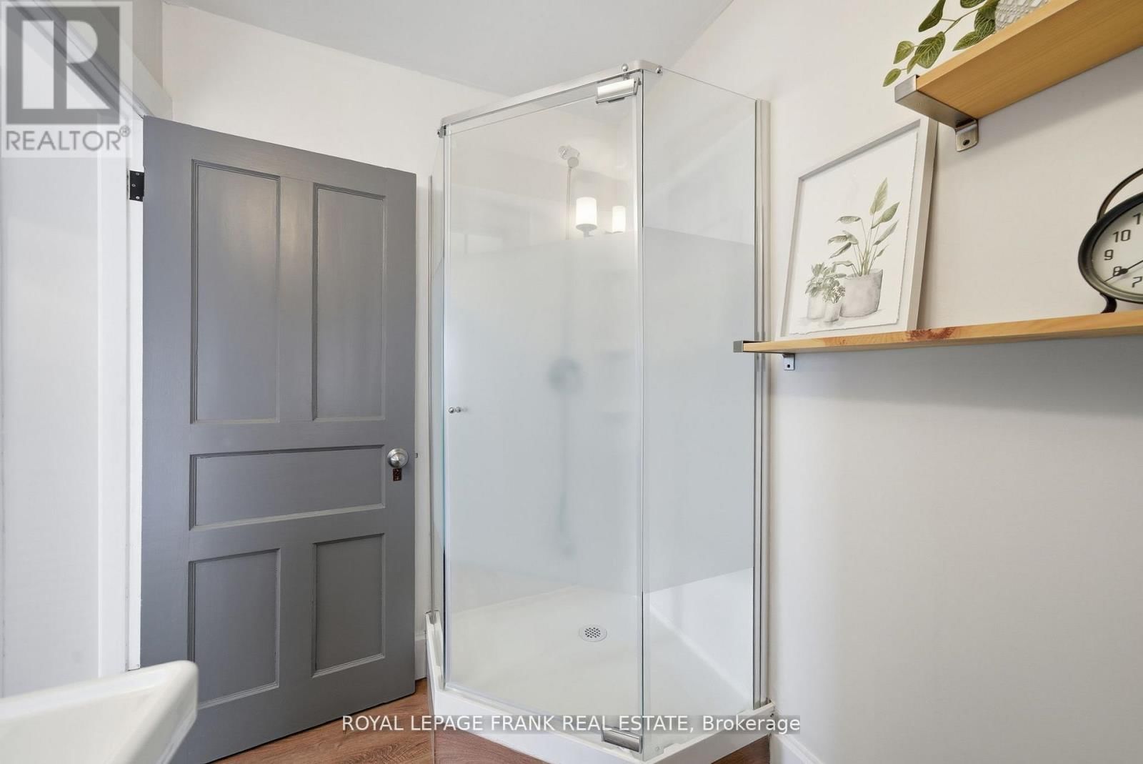 121 DURHAM STREET WEST Image 26