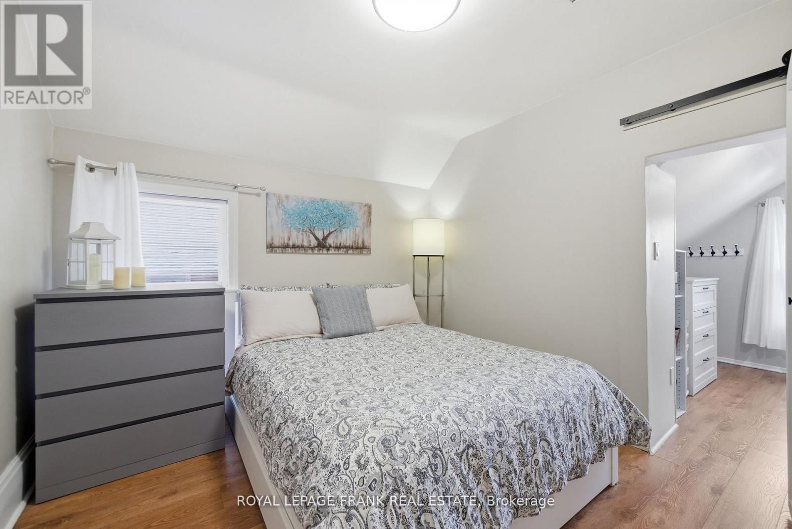 121 DURHAM STREET WEST Image 27