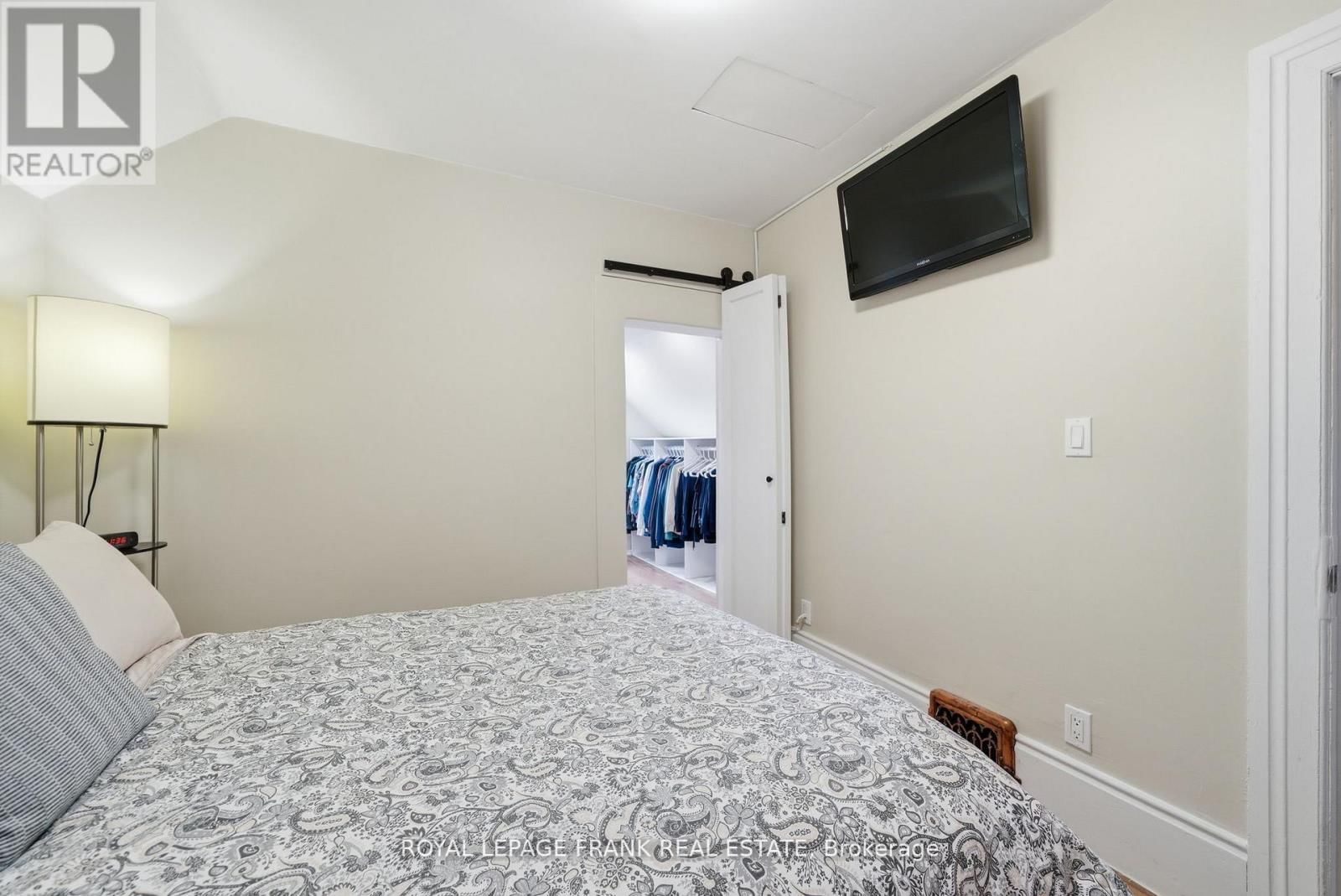 121 DURHAM STREET WEST Image 28