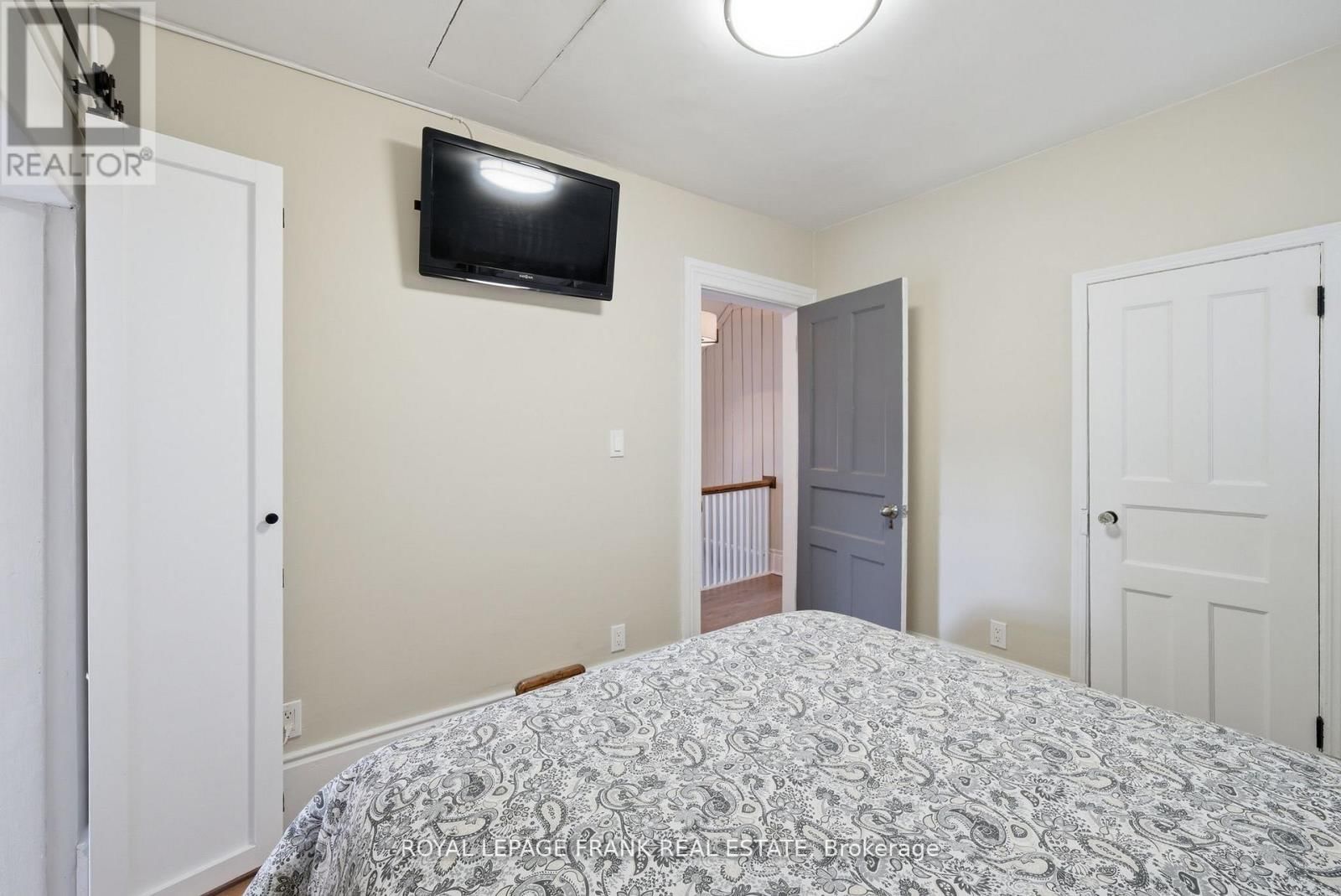 121 DURHAM STREET WEST Image 29