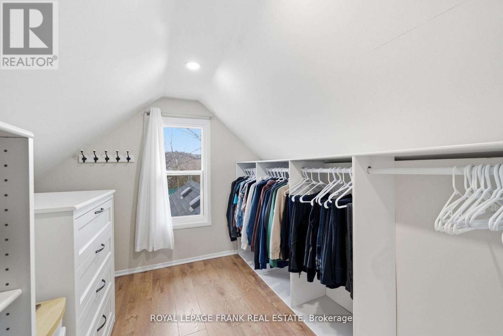 121 DURHAM STREET WEST Image 30