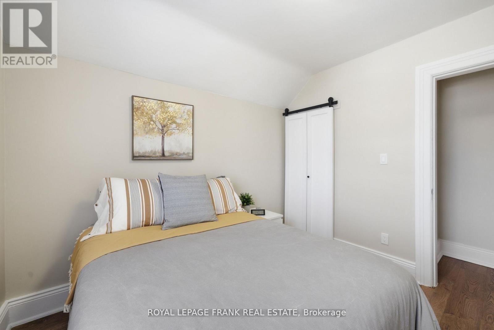 121 DURHAM STREET WEST Image 34