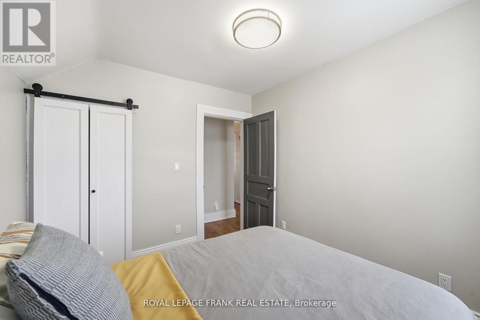 121 DURHAM STREET WEST Image 35